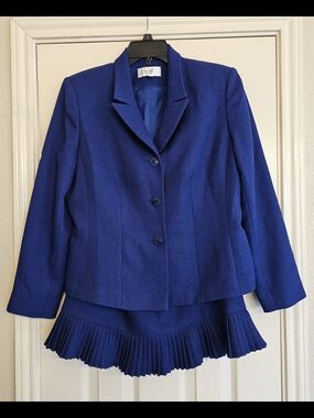 Le Suit Women's Royal Blue Pleated Hem Blazer Jacket